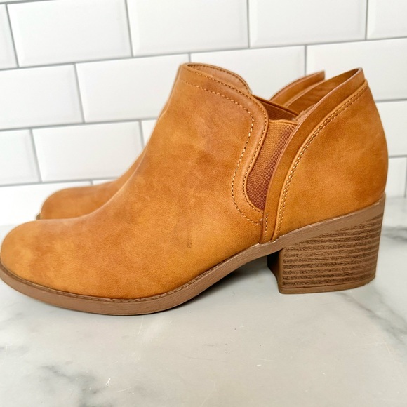 Women’s Size 8 Ankle Booties Qupid - Picture 6 of 9